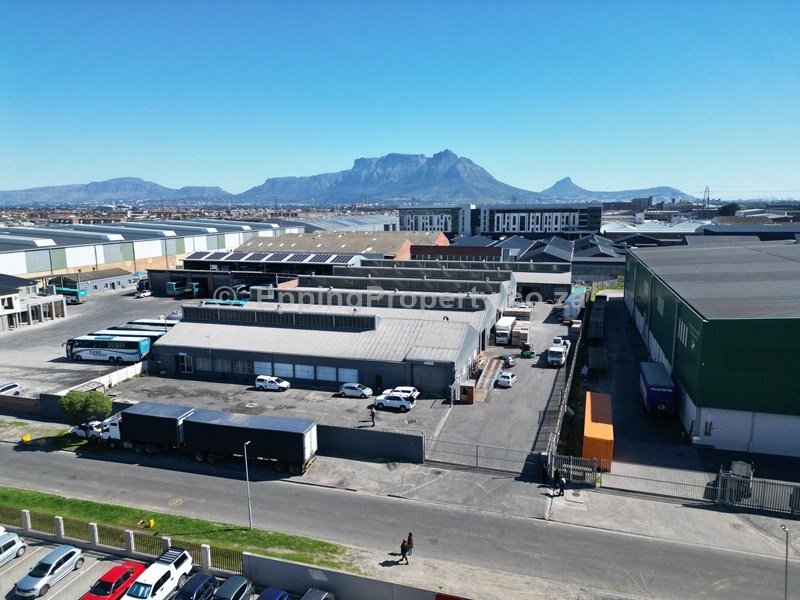 Warehouse to rent in Epping Industria